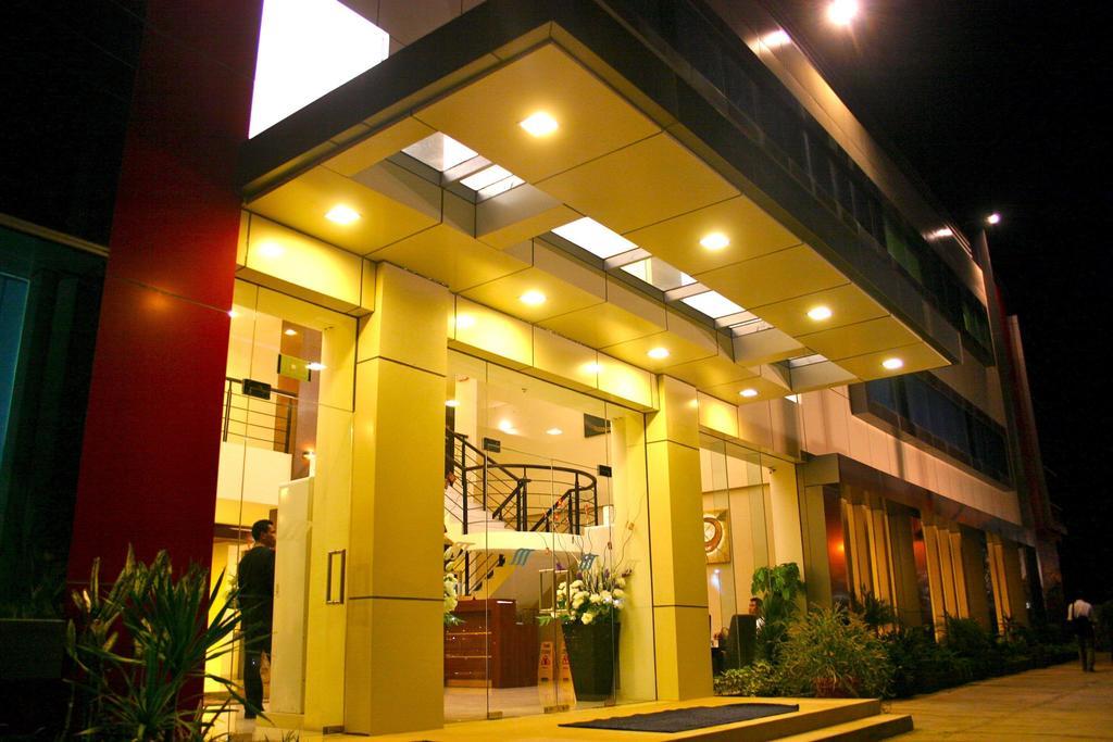Royal Mamberamo Hotel Sorong Zewnętrze zdjęcie