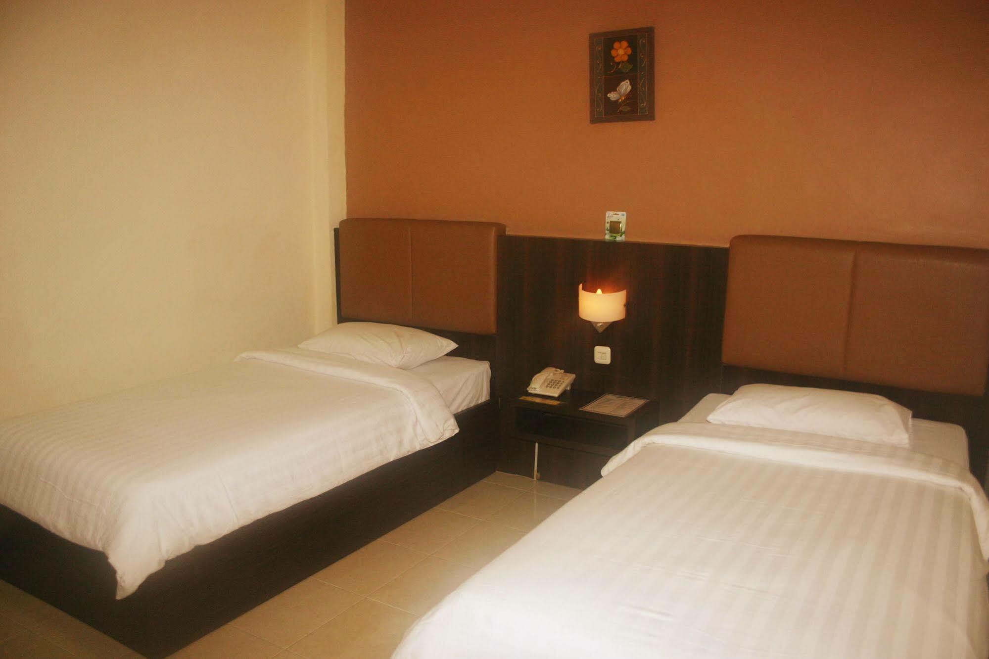 Royal Mamberamo Hotel Sorong Zewnętrze zdjęcie