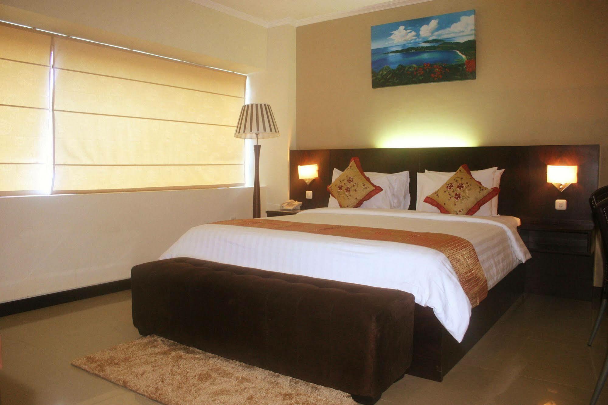 Royal Mamberamo Hotel Sorong Zewnętrze zdjęcie